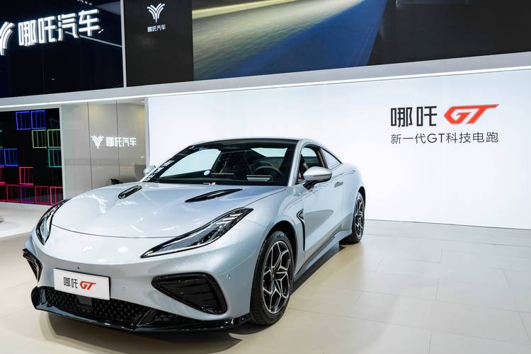 深圳大鹏新区华航西企业管理咨询哪吒汽车在智能汽车领域的表现，领途汽车在新能源汽车市场中的影响力